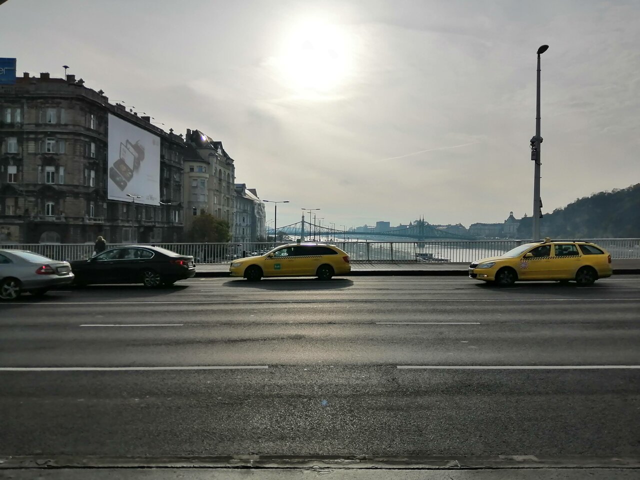 Forgalom az Erzsébet hídnál
